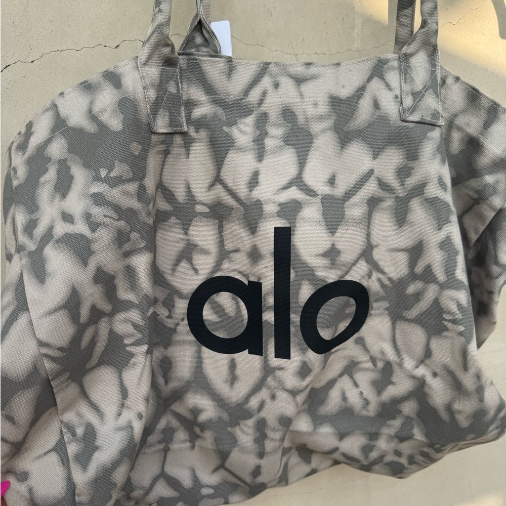 ALO Yoga Black and Gray Camouflage Tote